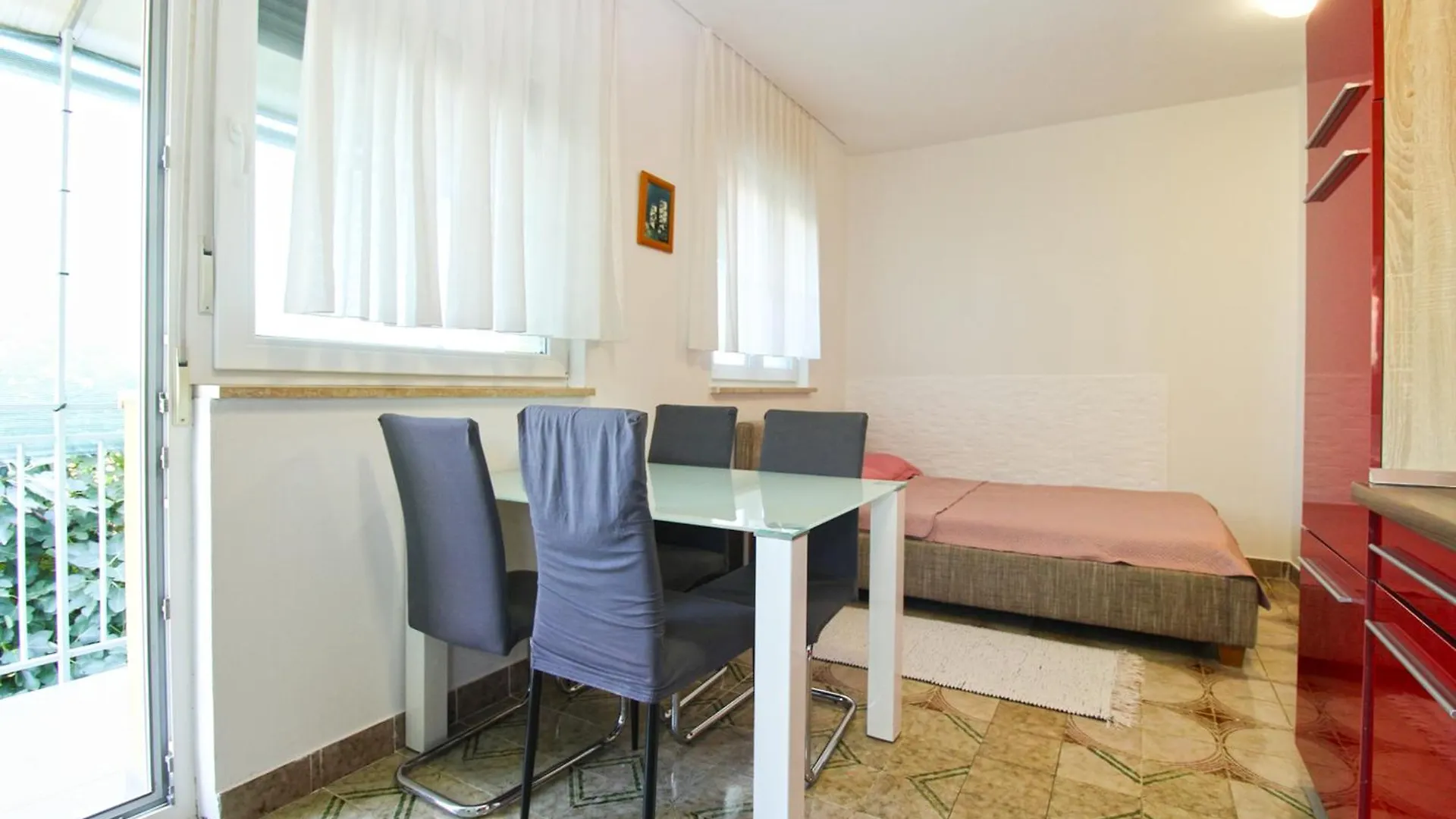 Apartments Spomenka 1432 普拉 克罗地亚