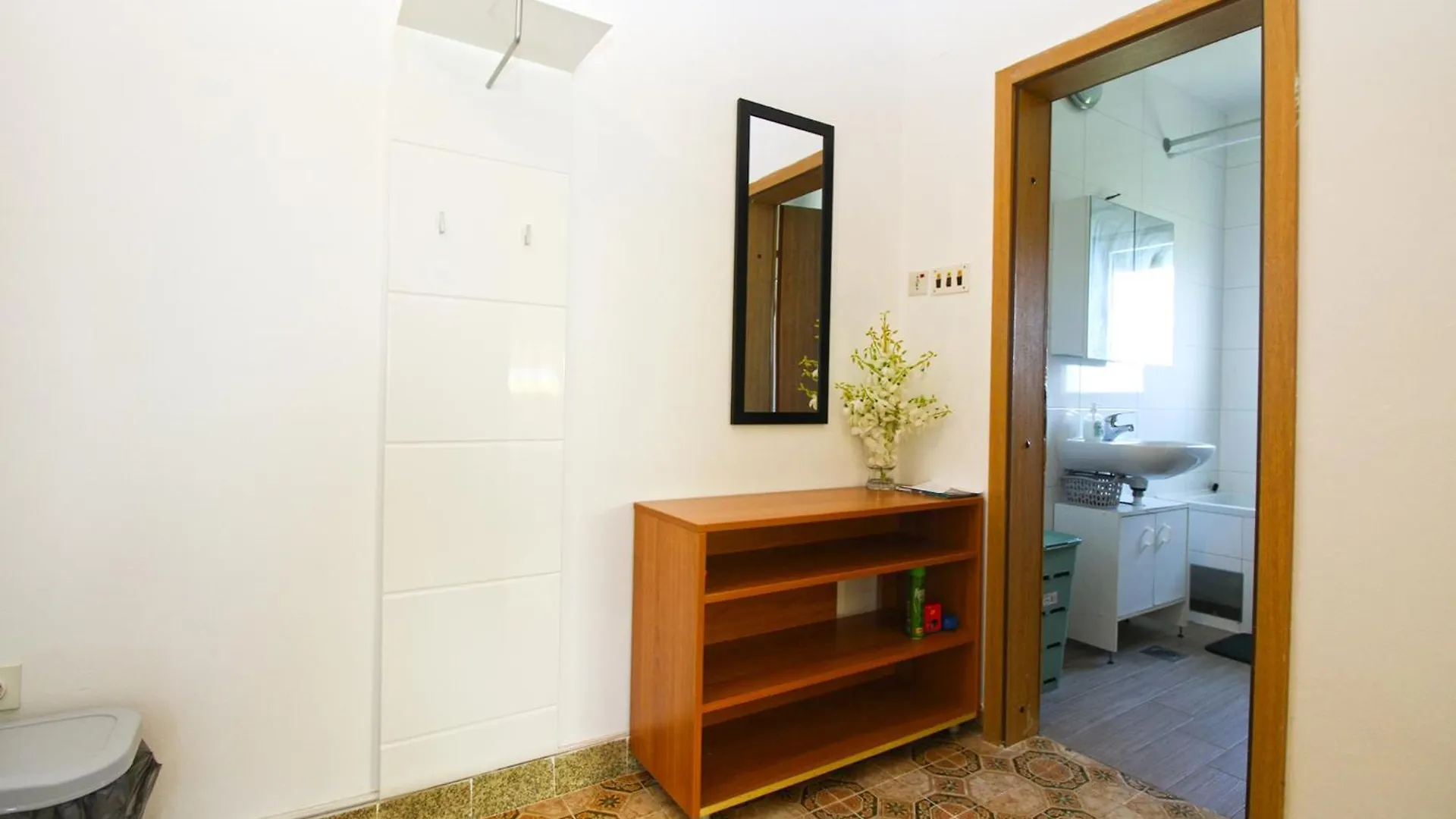 Apartments Spomenka 1432 普拉 克罗地亚