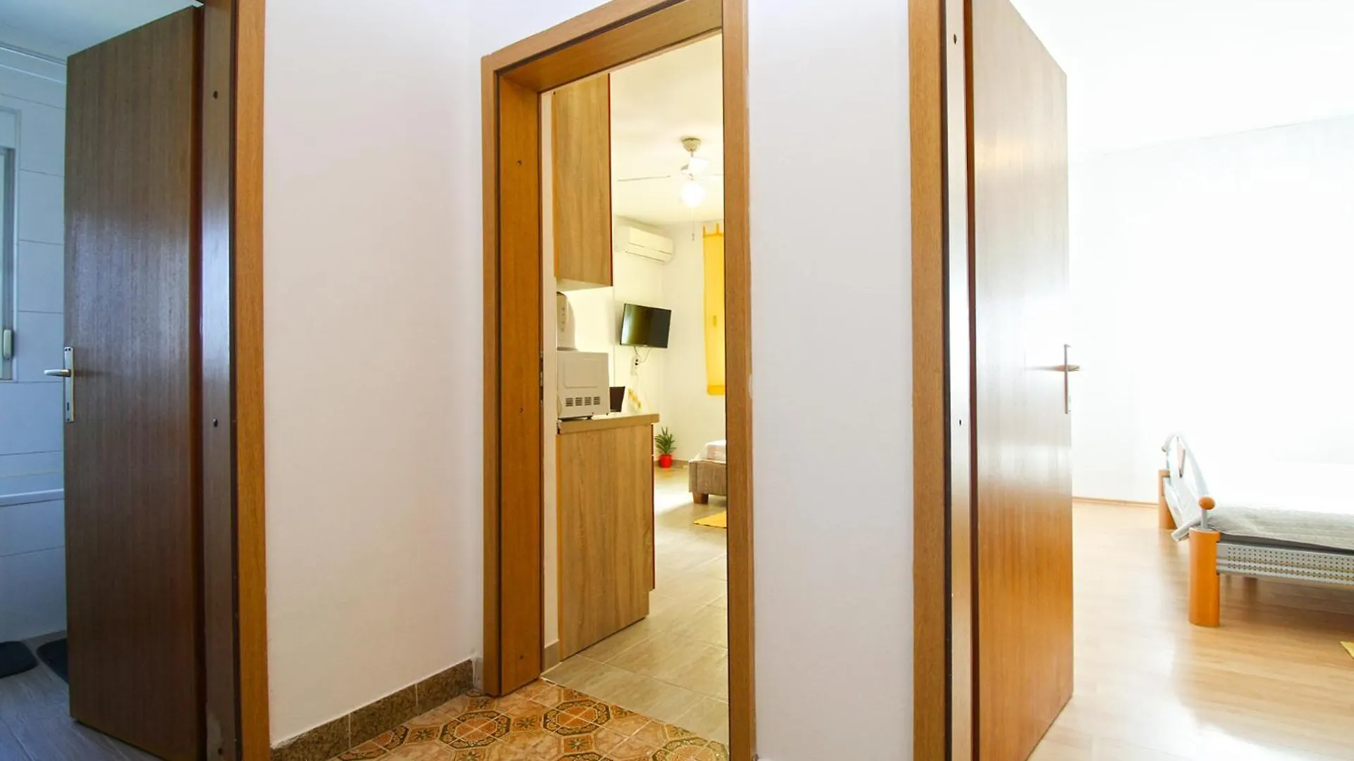 Apartments Spomenka 1432 Pola